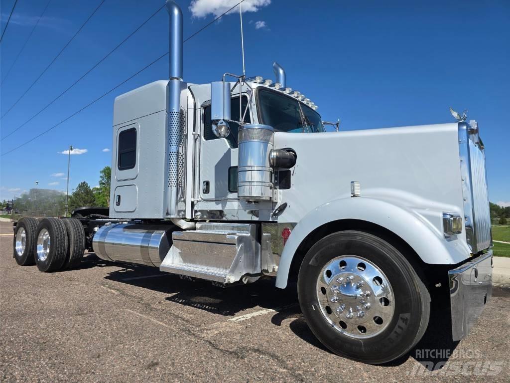 Kenworth W 900 Trekkers