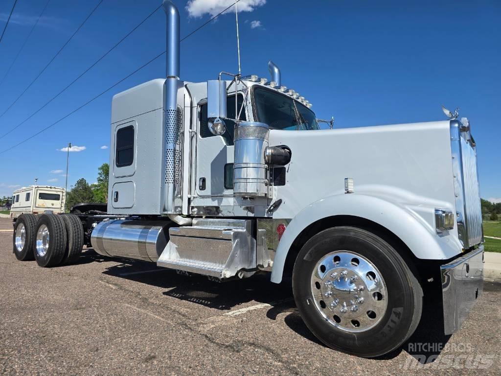 Kenworth W 900 Trekkers