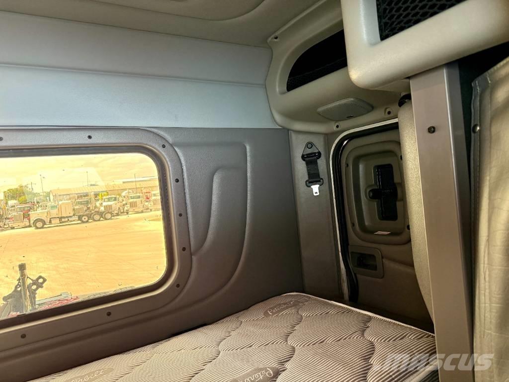 Peterbilt 389 Trekkers