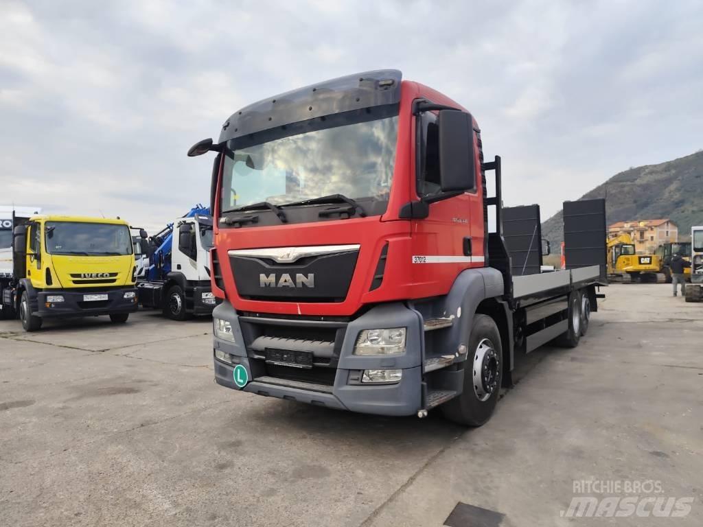 MAN TGS 26.440 Vrachtwagen met vlakke laadvloer en lier