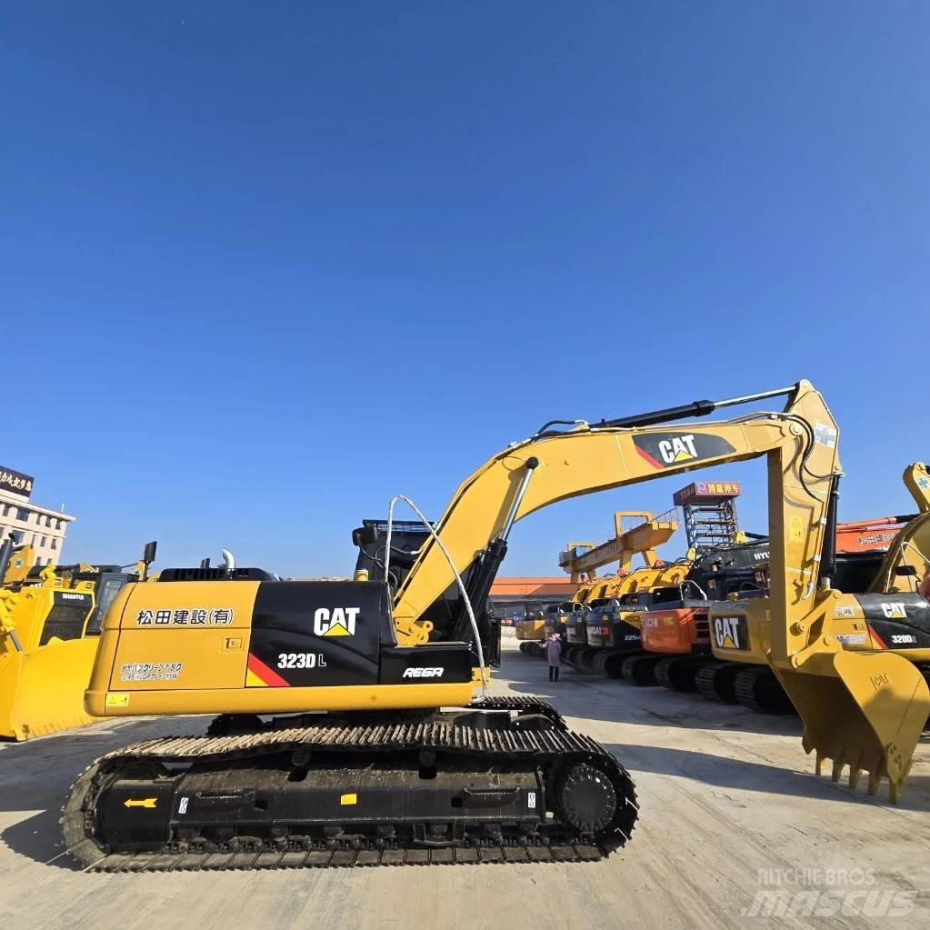 CAT 323 D L Midigraafmachines 7t - 12t