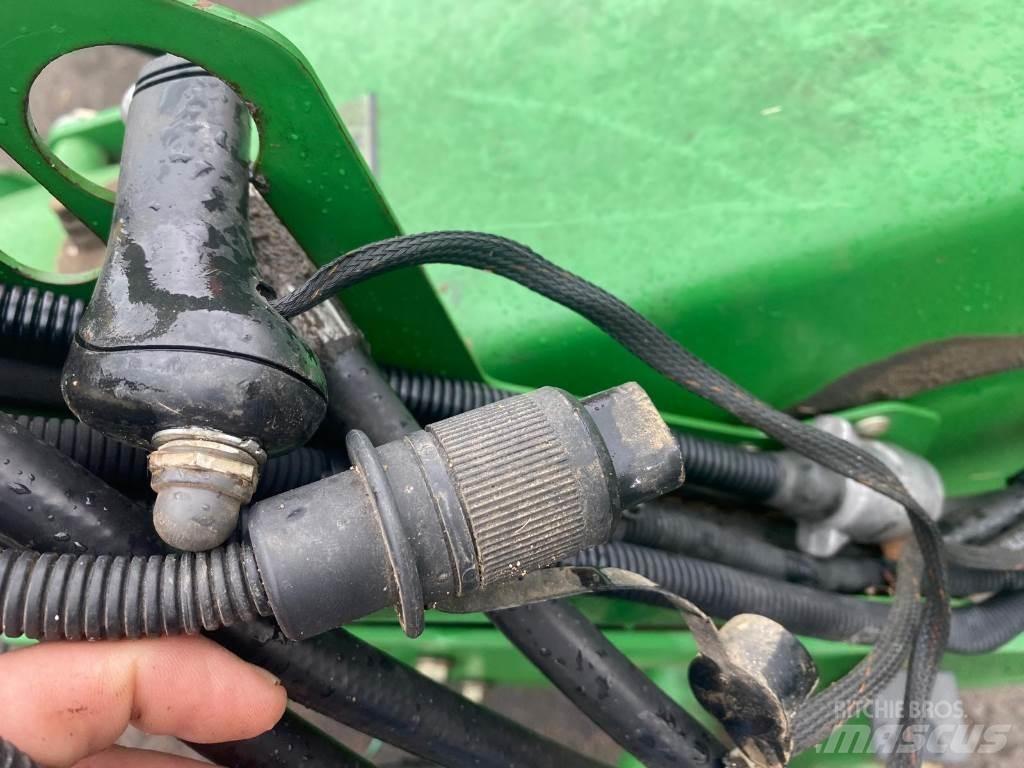 John Deere 730 Gemonteerde en gesleepte maaiers