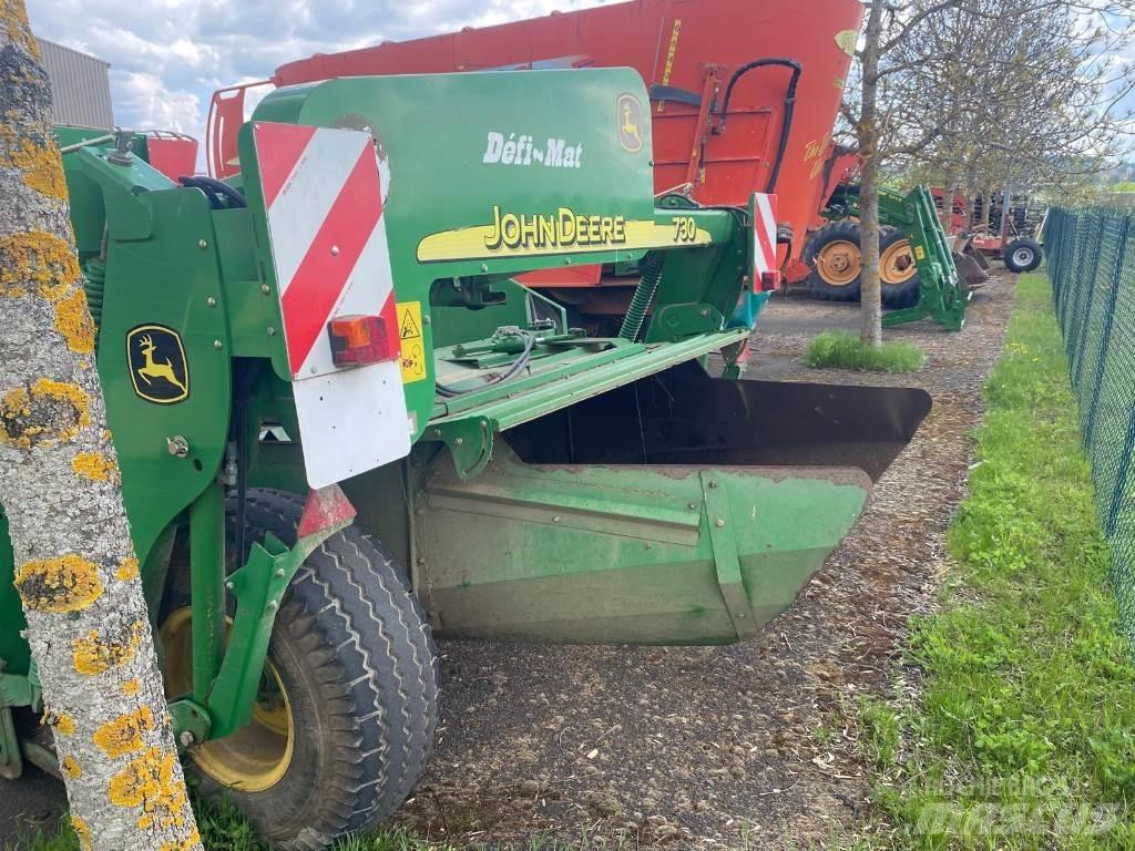John Deere 730 Gemonteerde en gesleepte maaiers