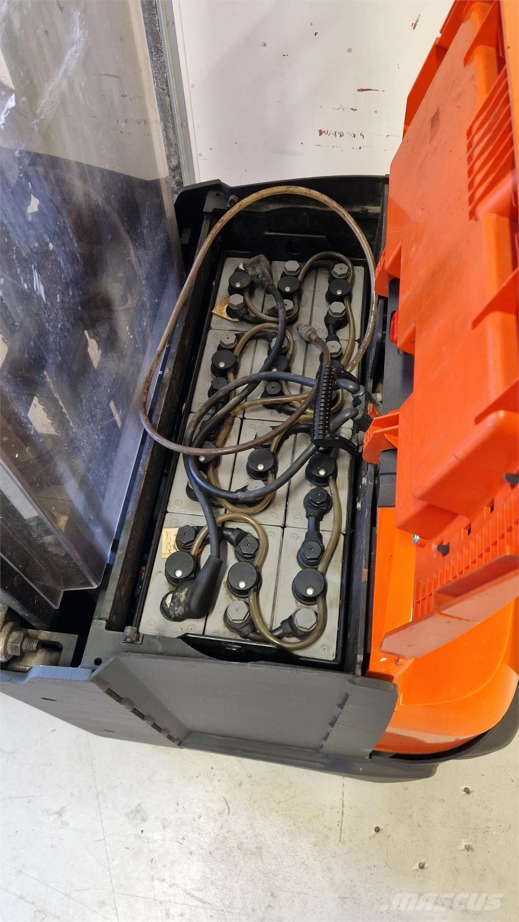 Toyota SWE140L Zelfrijdende stapelaars