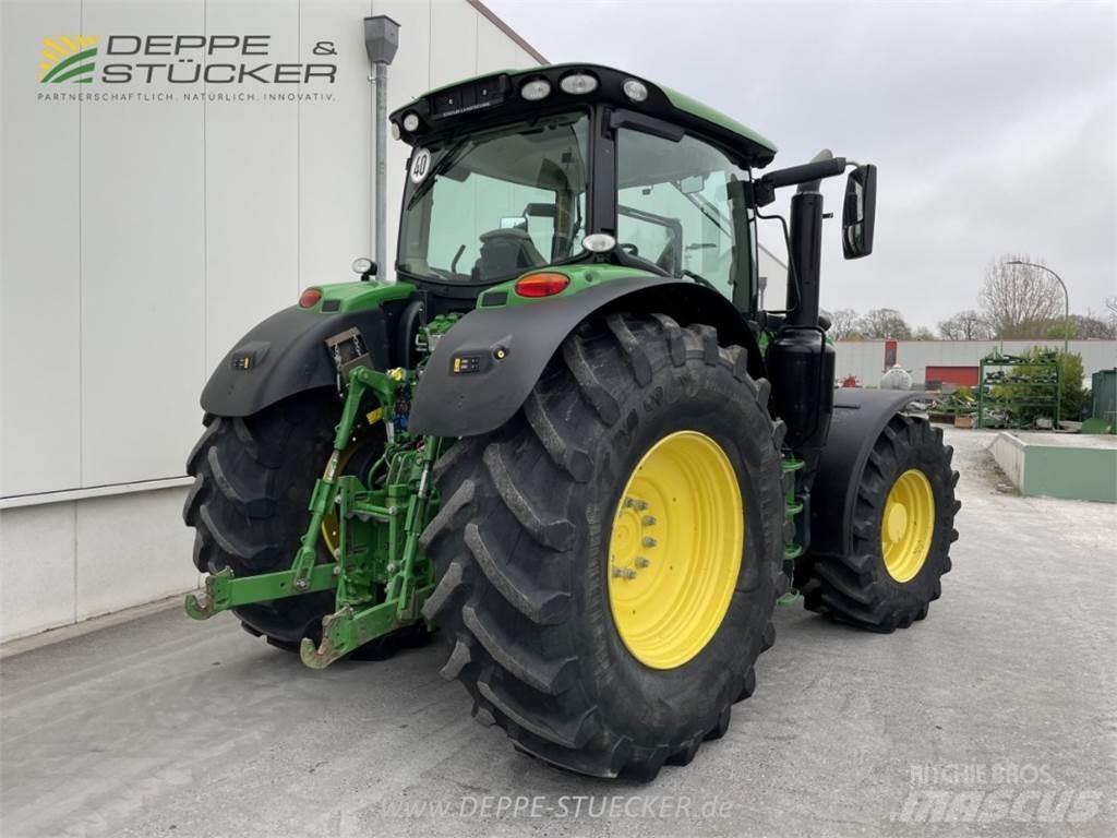 John Deere 6215R Tractoren