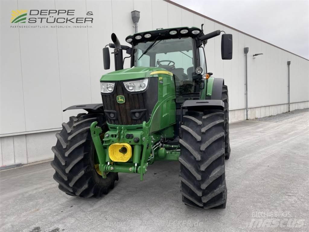 John Deere 6215R Tractoren