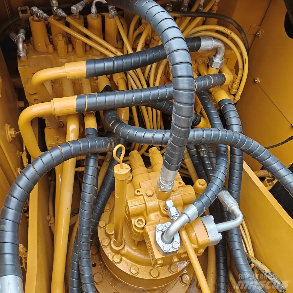 CAT 320D2 Rupsgraafmachines