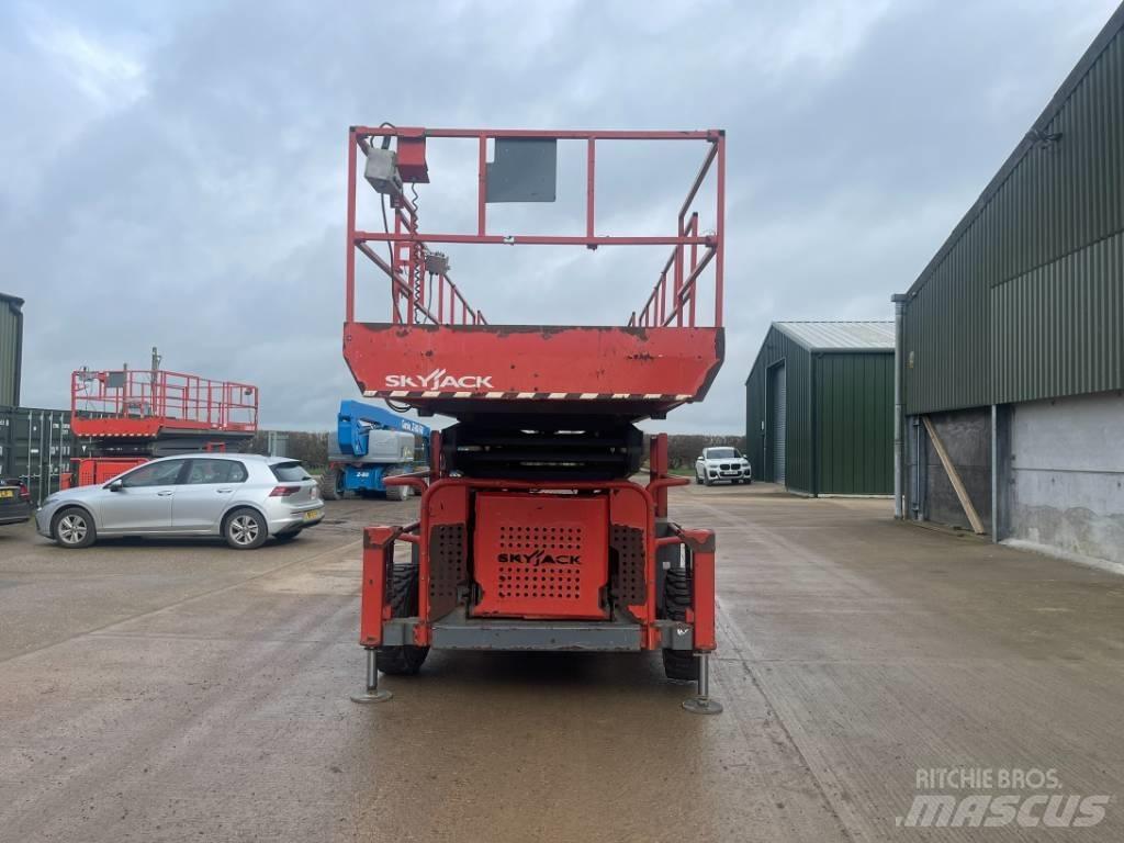 SkyJack SJ 9250 RT Schaarhoogwerkers