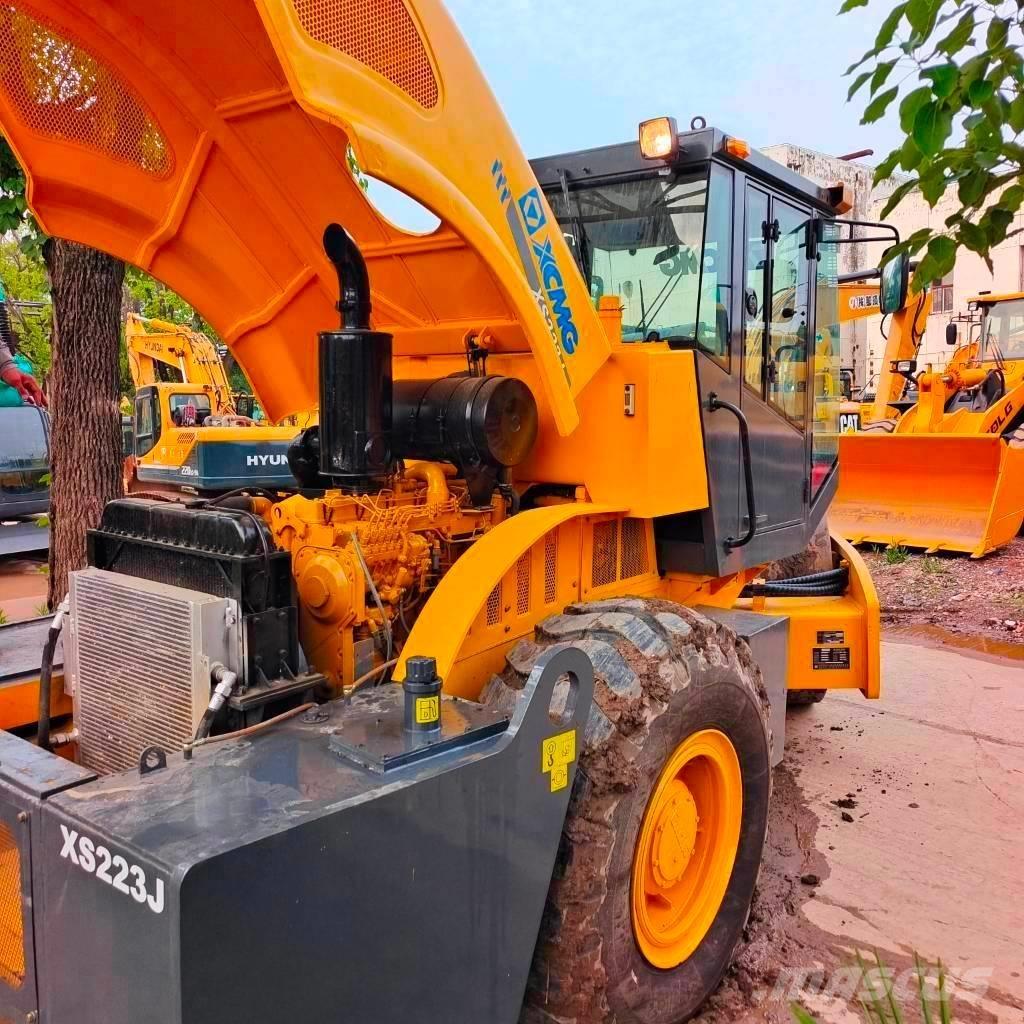 XCMG XS 223 J Trilrolwalsen