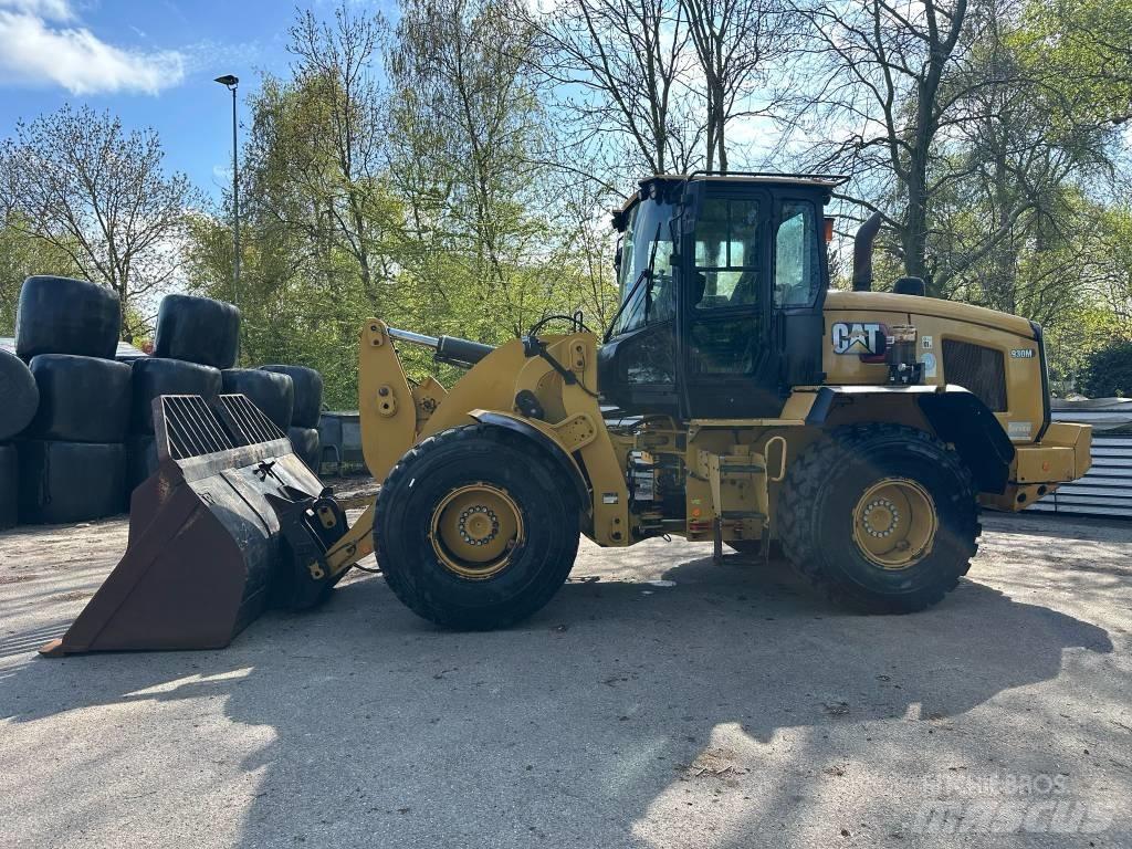 CAT 930M new tires! Wielladers