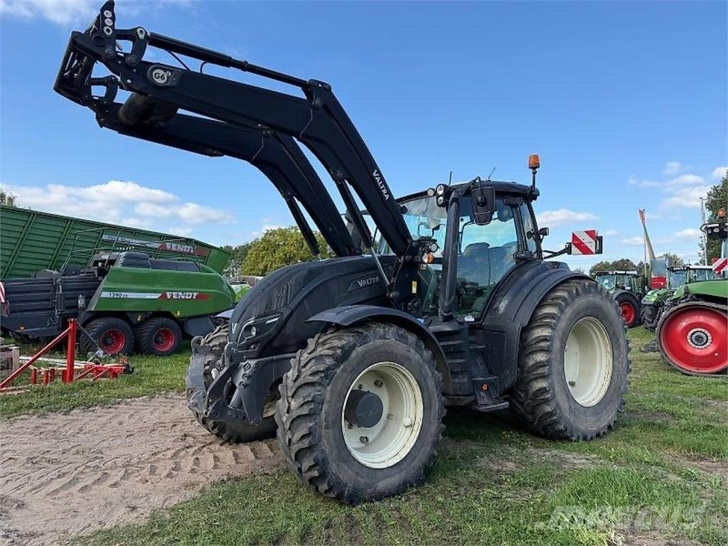 Valtra T 254 Versu Tractoren