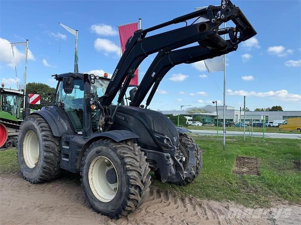 Valtra T 254 Versu Tractoren