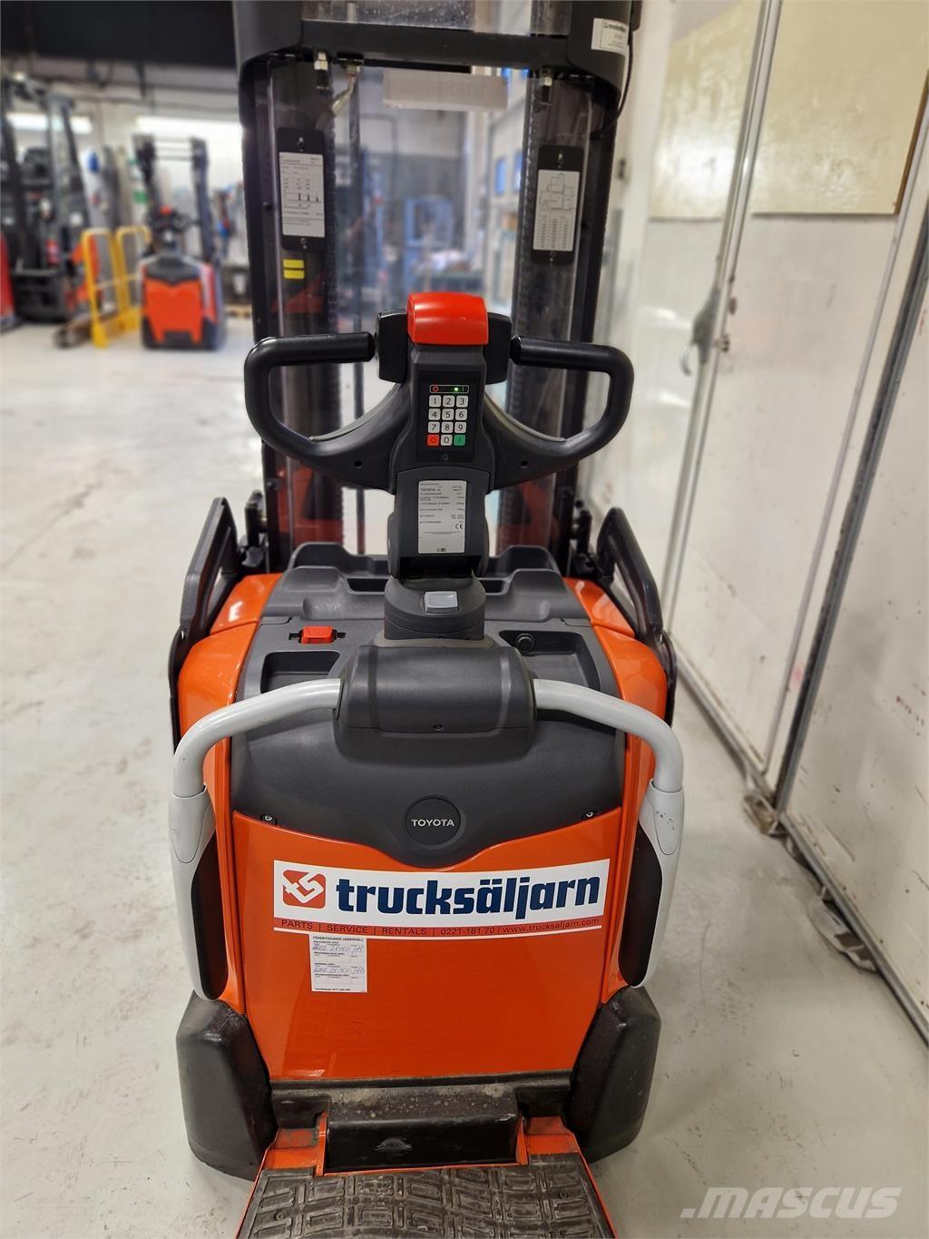 Toyota SPE120L Zelfrijdende stapelaars