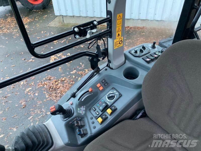 CLAAS NEXOS 240 S Tractoren