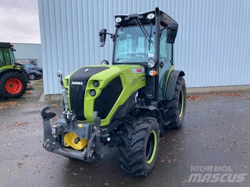 CLAAS NEXOS 240 S Tractoren