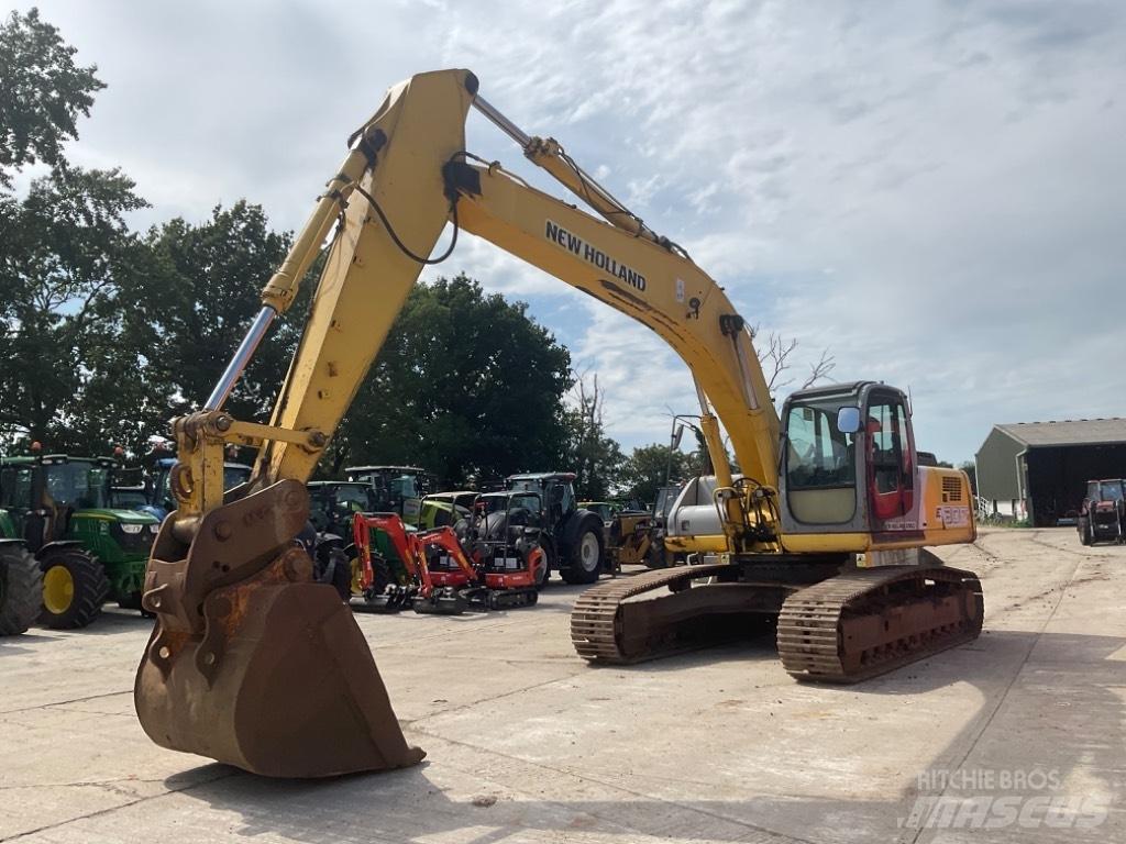 New Holland E 305 Rupsgraafmachines