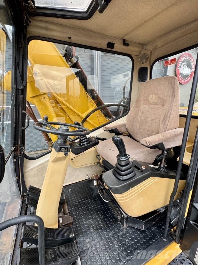 CAT M 318 Wielgraafmachines