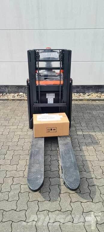 Toyota BT SPE200D Meeloop stapelaar