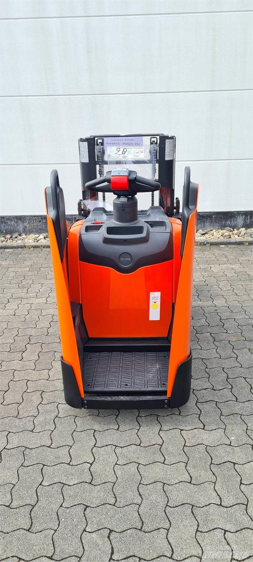 Toyota BT SPE200D Meeloop stapelaar