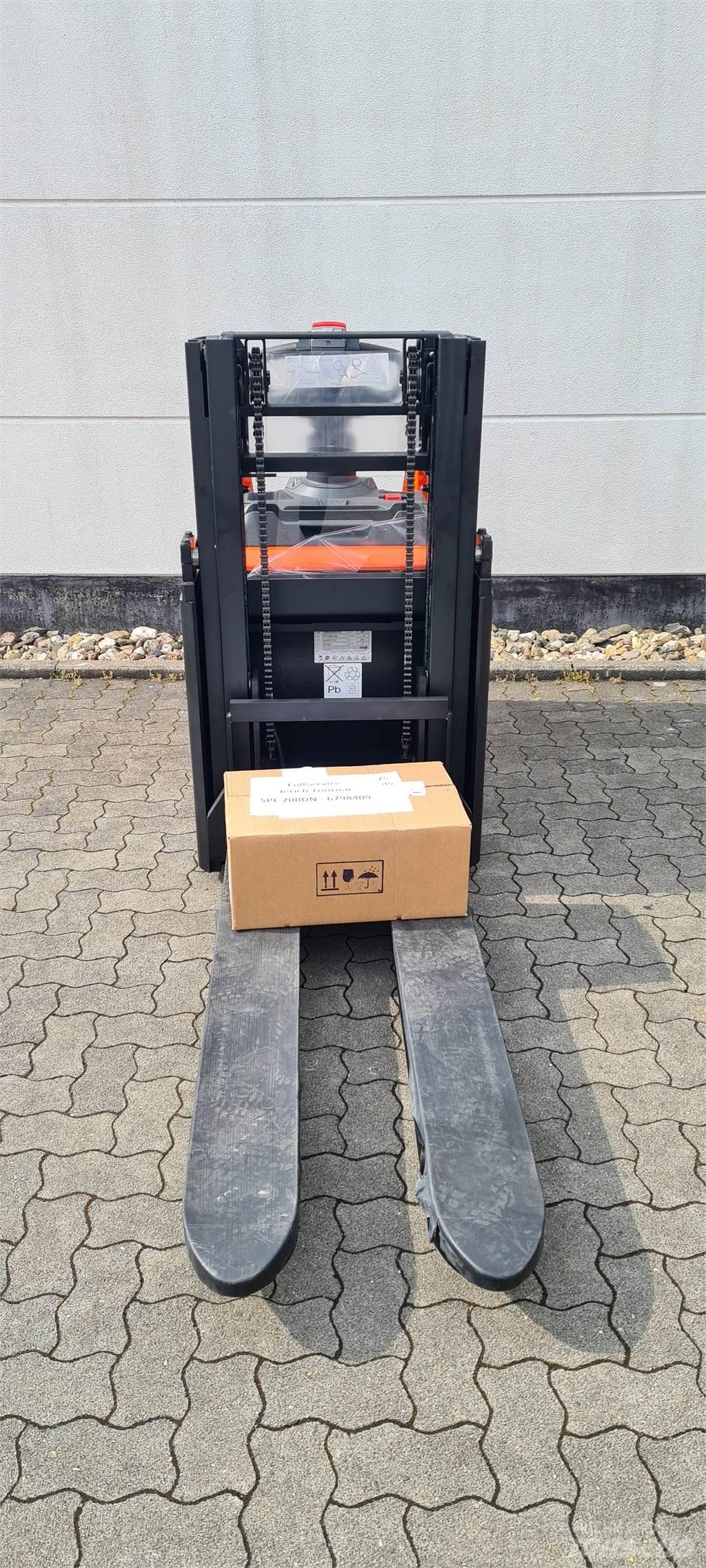 Toyota BT SPE200D Meeloop stapelaar
