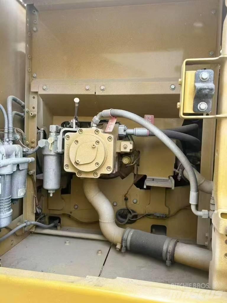 CAT 323 Rupsgraafmachines