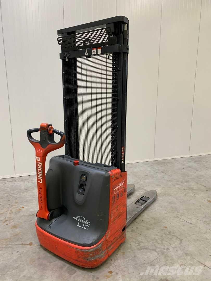 Linde L12 Meeloop stapelaar