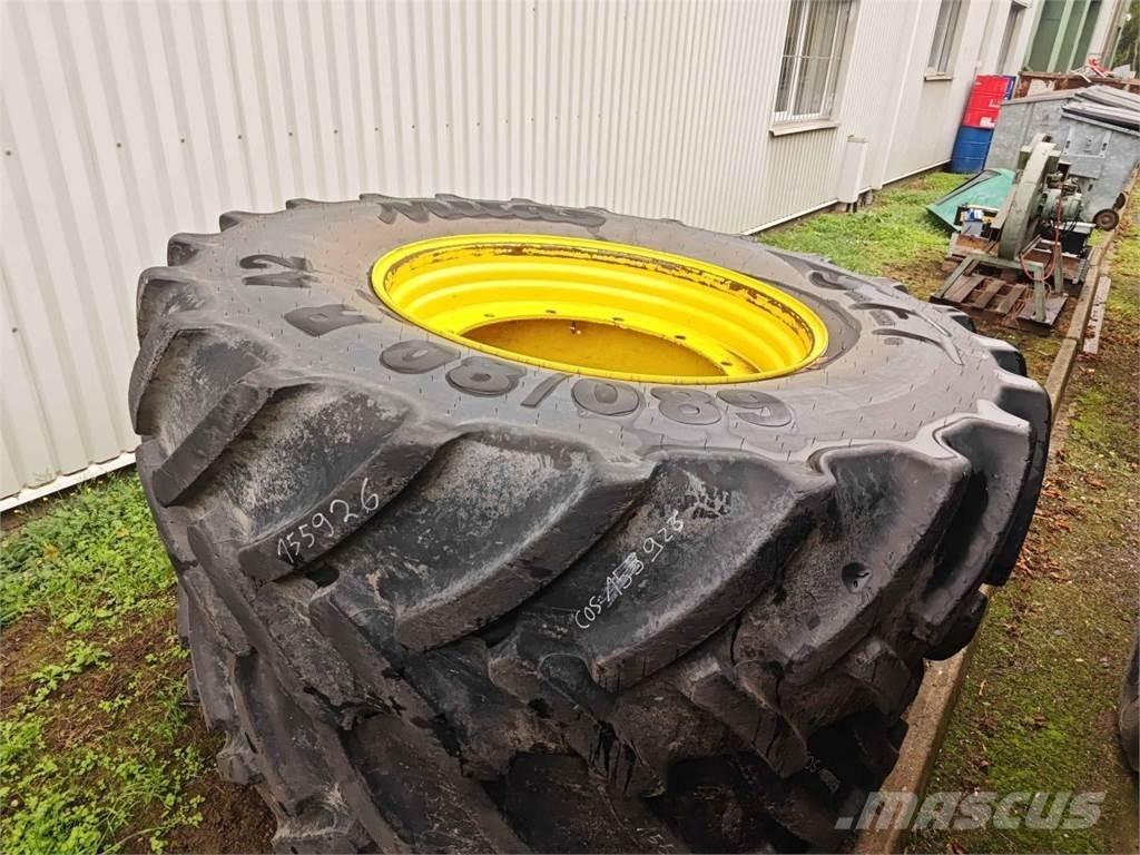 Mitas 680/80R42 Banden, wielen en velgen