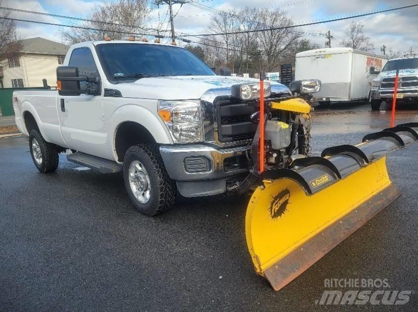Ford F 250 FX4 Sneeuwschuivers en -ploegen