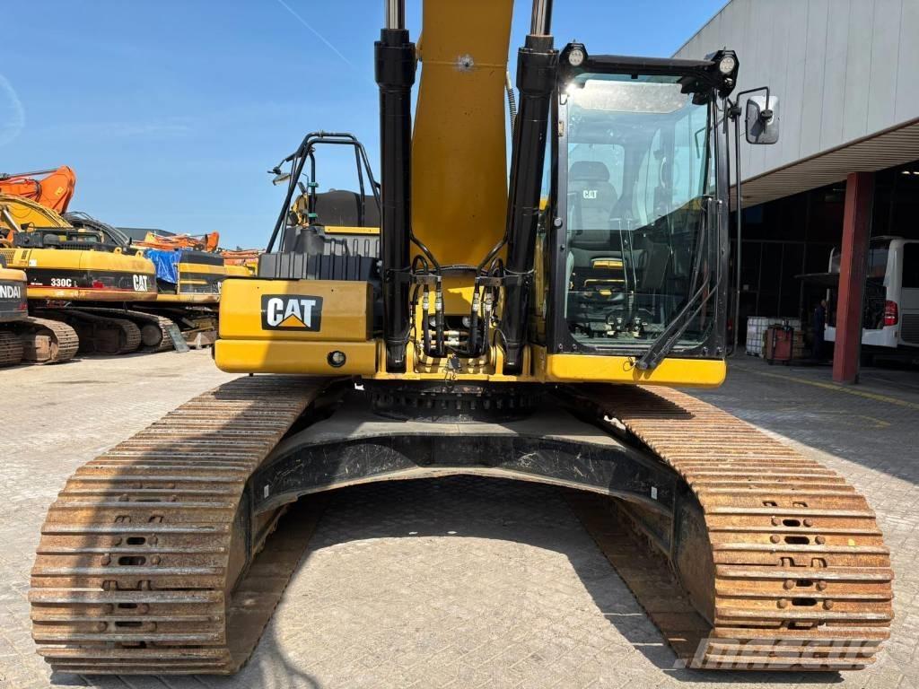 CAT 330 Rupsgraafmachines