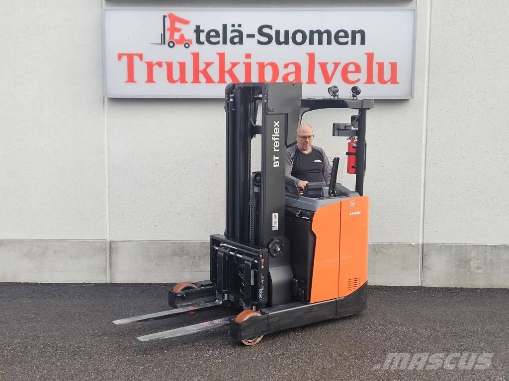 Toyota RRE 140 HE Reachtruck voor hoog niveau