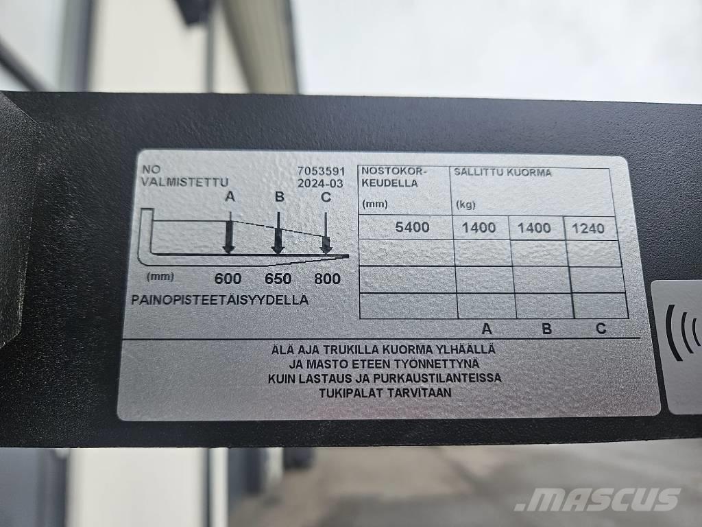 Toyota RRE 140 HE Reachtruck voor hoog niveau