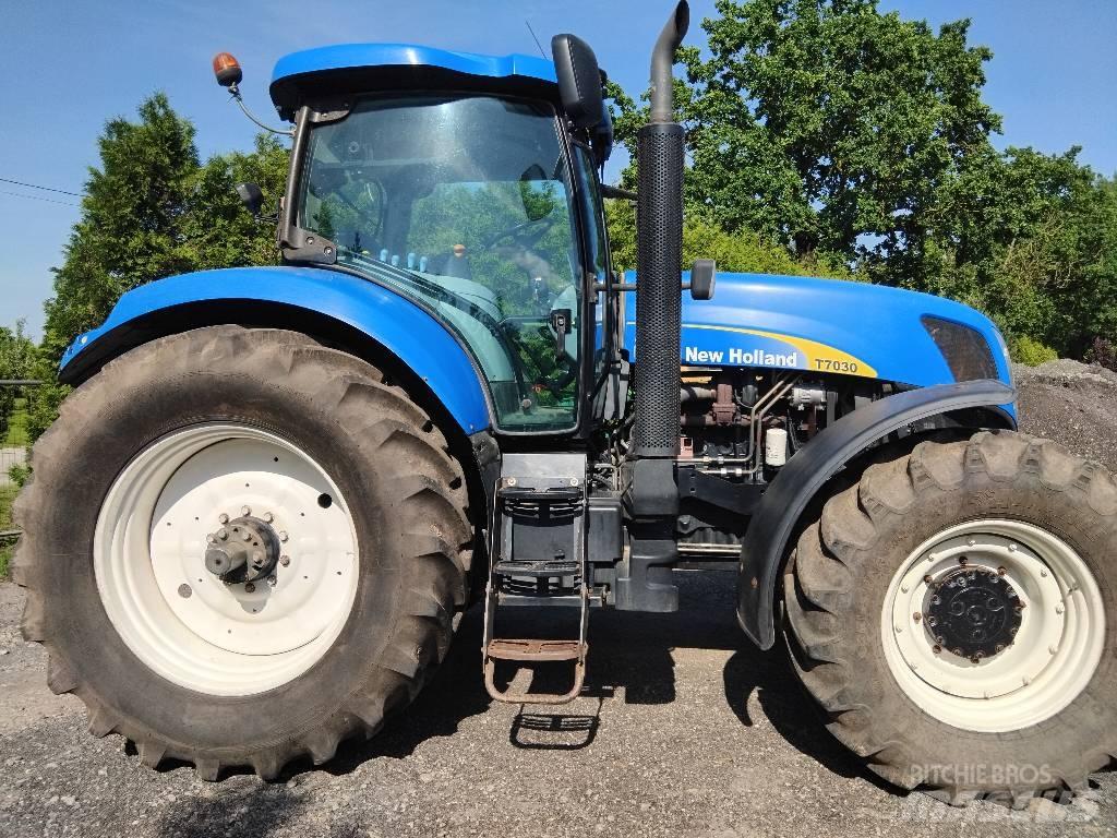 New Holland T7030 Tractoren