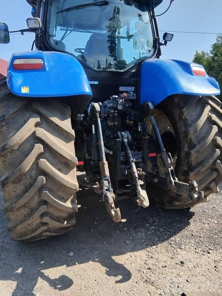 New Holland T7030 Tractoren