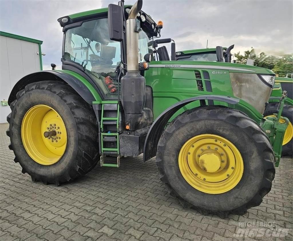 John Deere 6250 R Tractoren