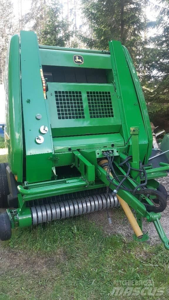 John Deere 854 Ronde-balenpersen