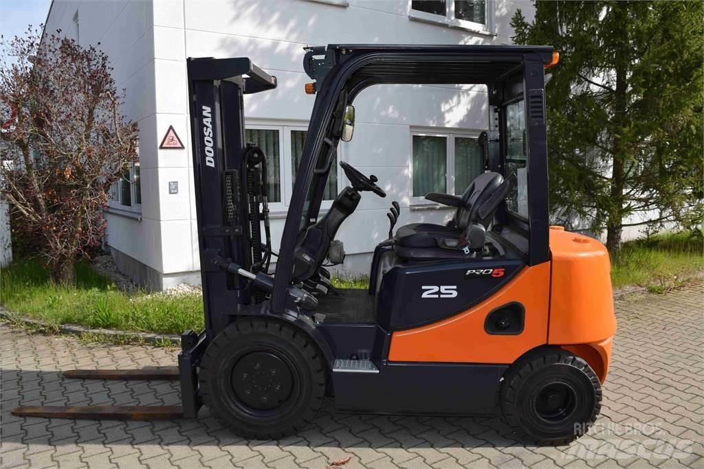 Doosan D 25 S-5 Diesel heftrucks