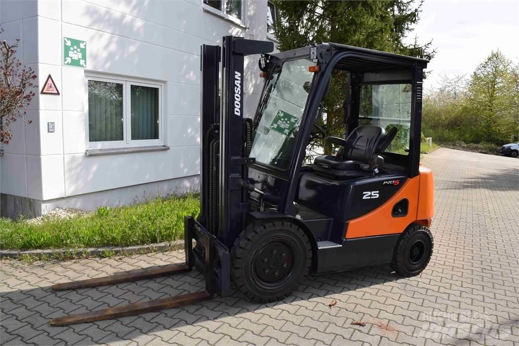 Doosan D 25 S-5 Diesel heftrucks