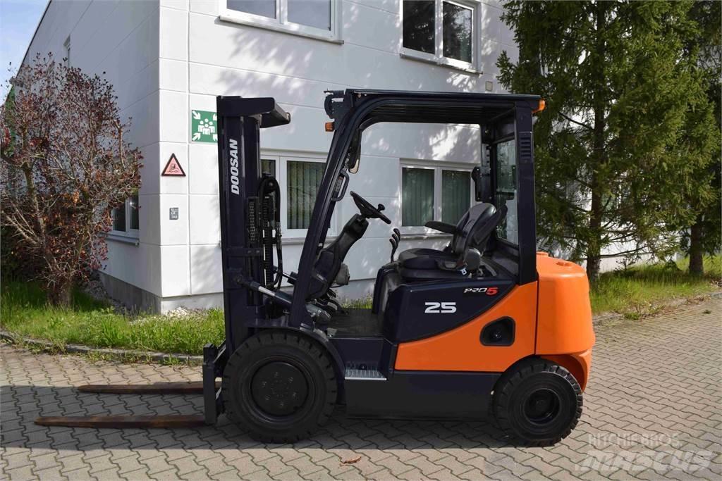Doosan D 25 S-5 Diesel heftrucks