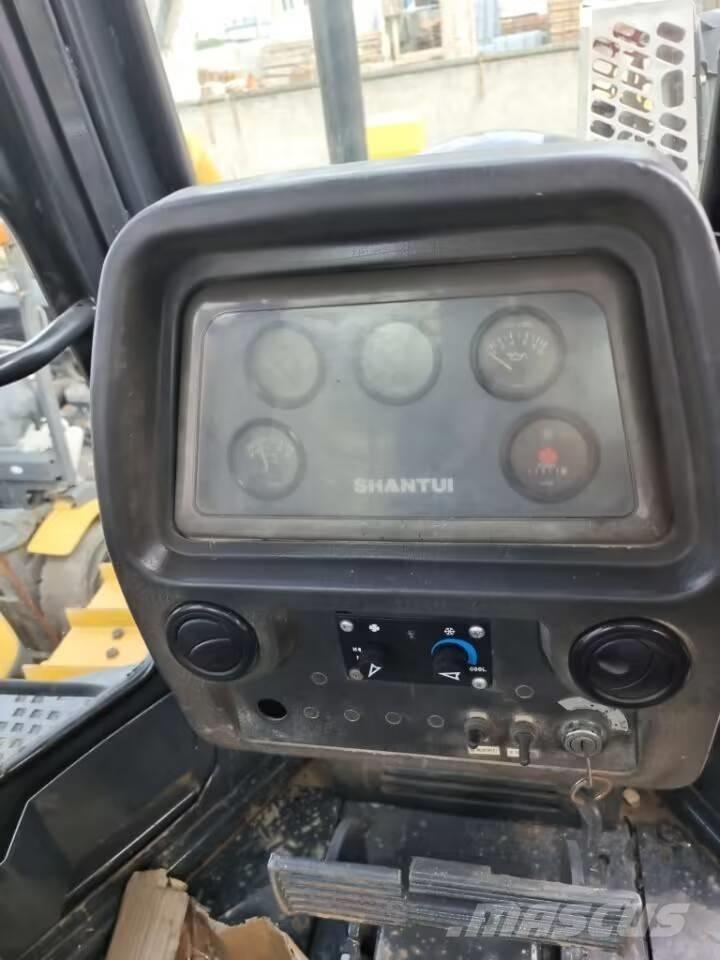 Shantui SD 16 Rupsdozers