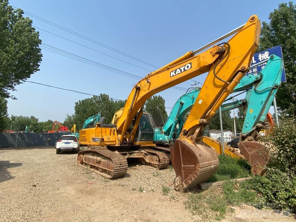 Kato HD 1023 R Rupsgraafmachines