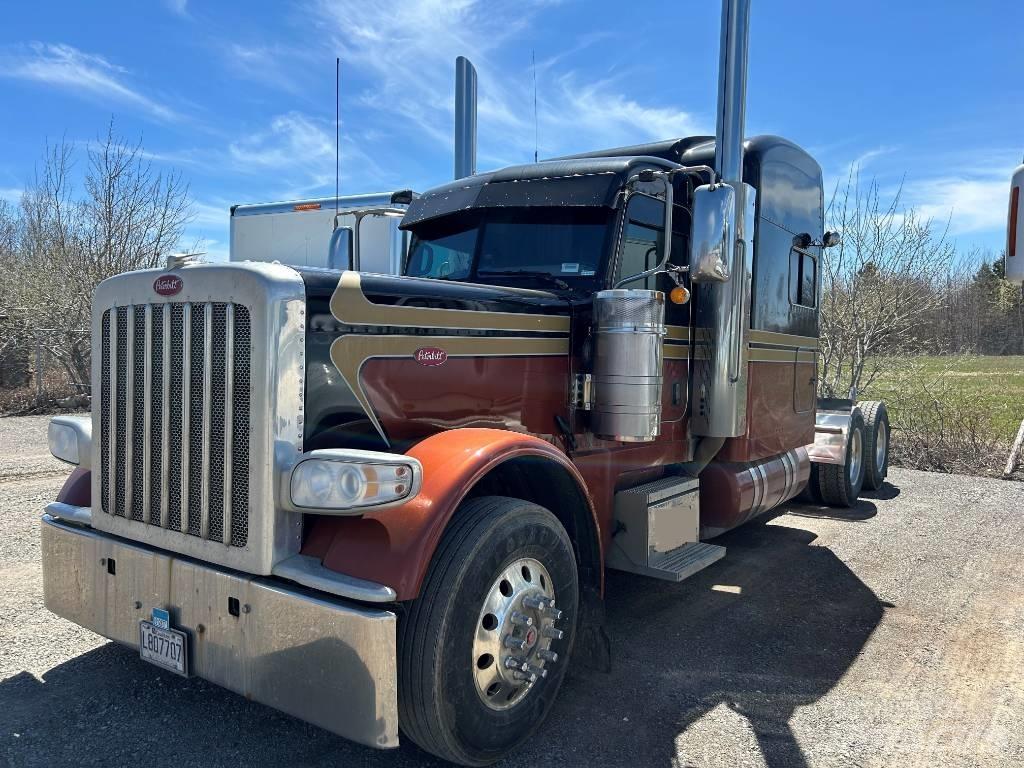 Peterbilt 389 Trekkers