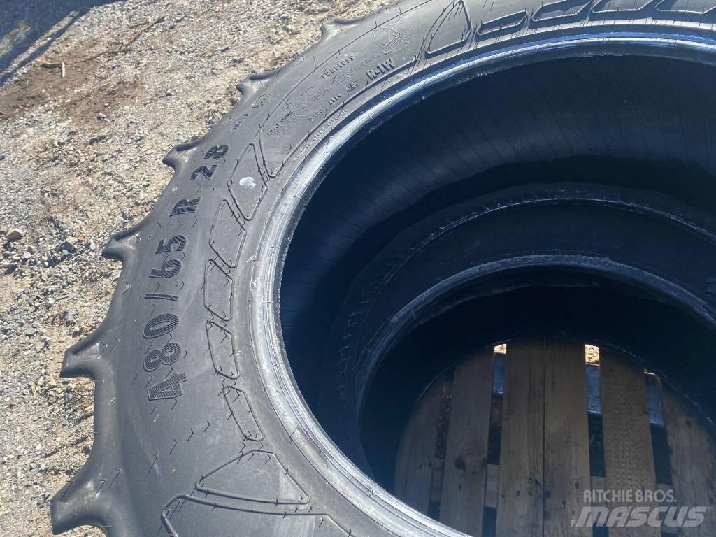 Mitas 480/65 R28 Banden, wielen en velgen