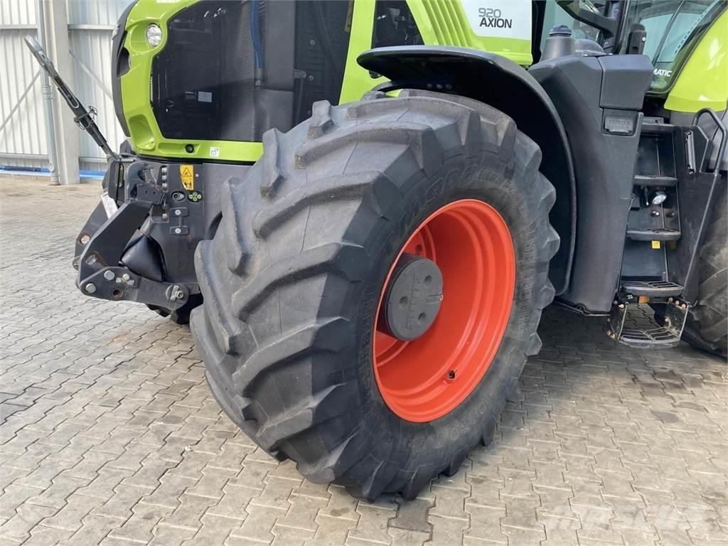 CLAAS Axion 920 Tractoren