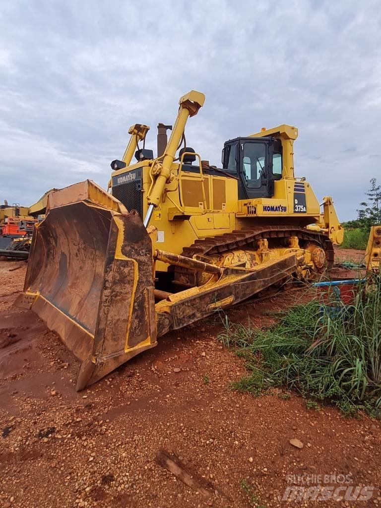 Komatsu D 375 A Rupsdozers