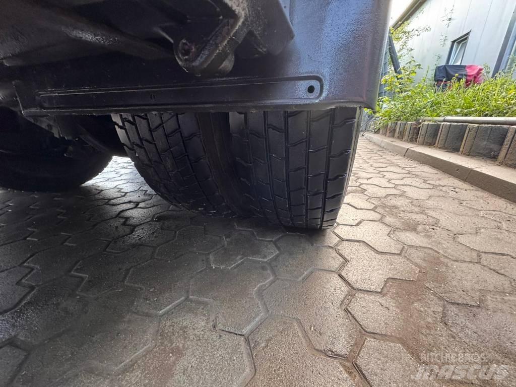 MAN TGS 26.440 BL Vlakke laadvloer met kraan