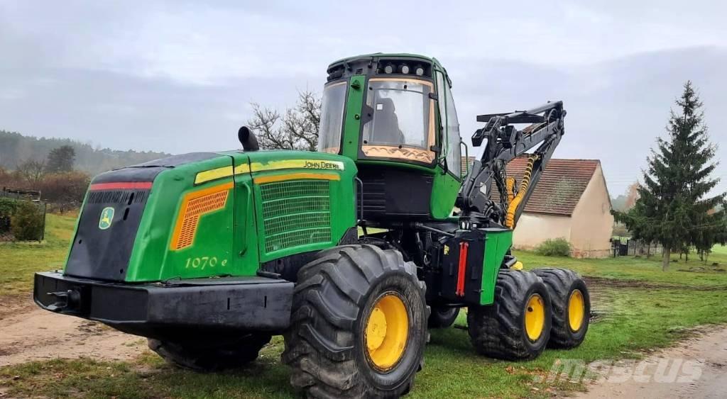 John Deere 1070 E Harvesters