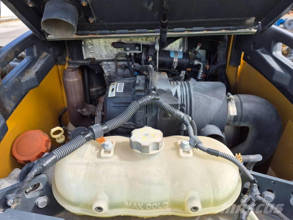 John Deere 320 Schrankladers