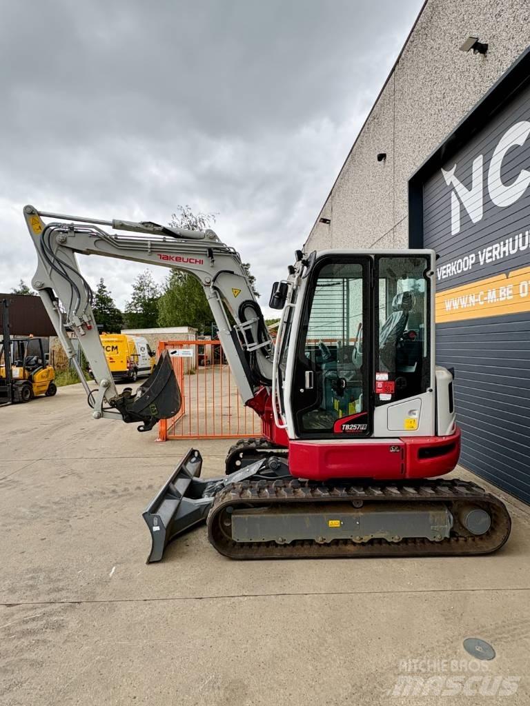Takeuchi TB 257 FR Minigraafmachines < 7t