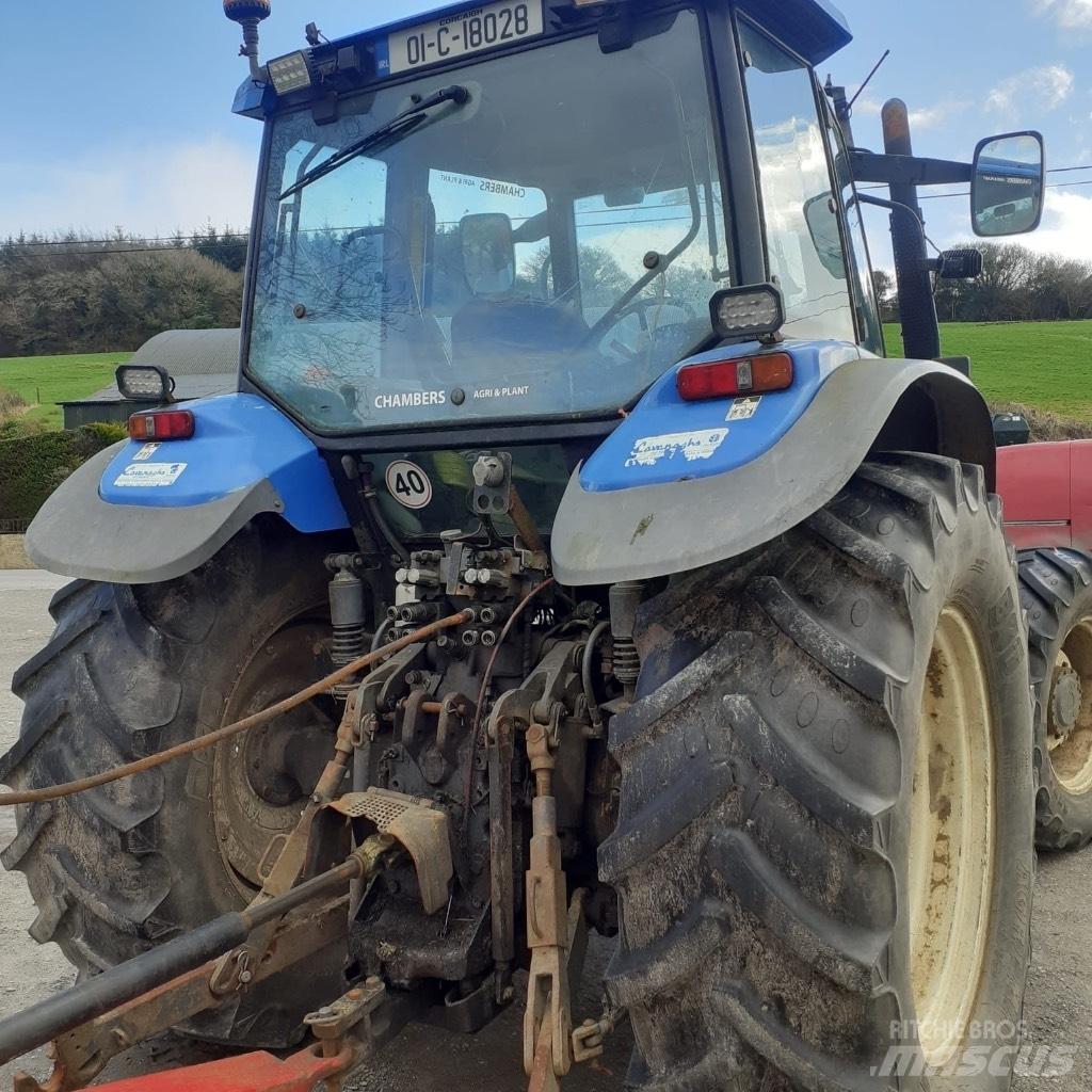New Holland TM 135 Tractoren
