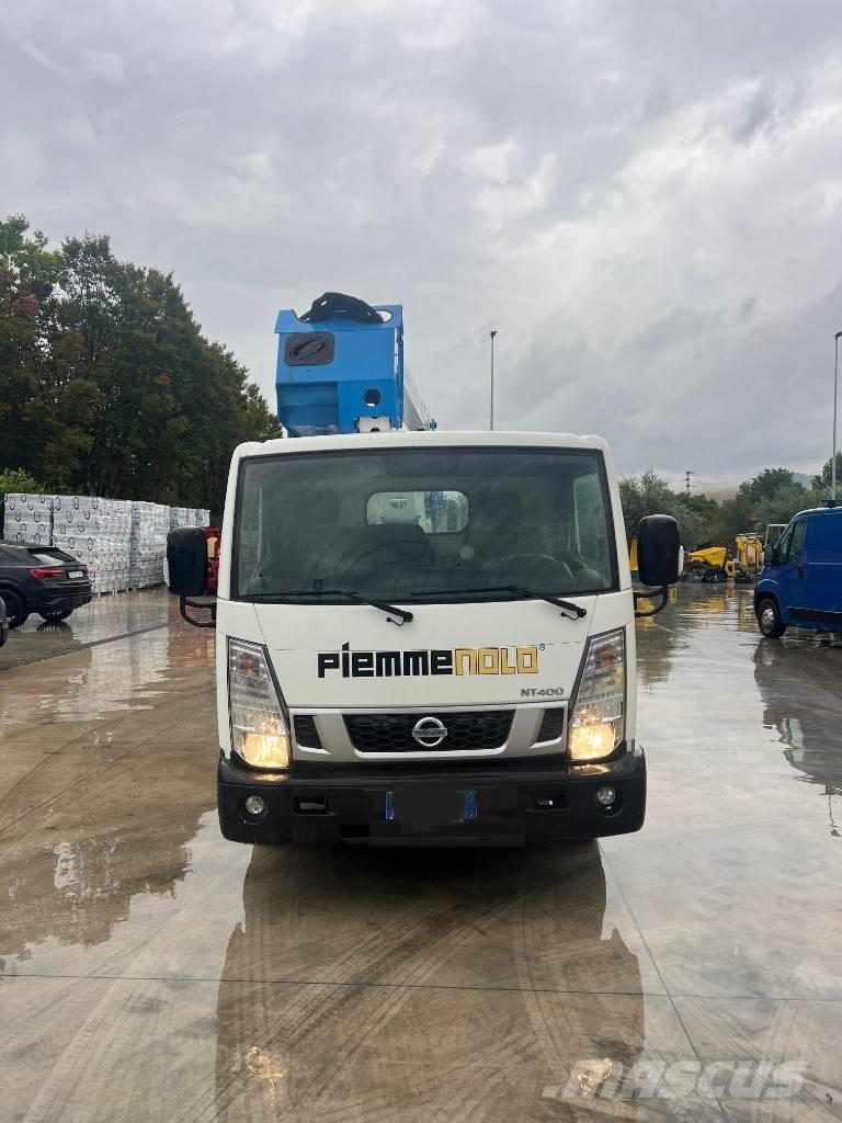 Nissan Socage 320 Auto hoogwerkers